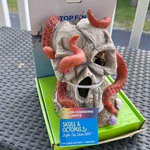 Brand new Top fin Skull & Octopus light up Decor